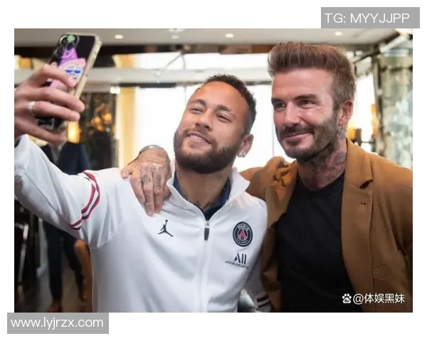 现役足球明星同框合影展现绿茵场上的友谊与竞争精神